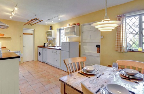 Dunwich House | Bridge Cottage - Three Bedroom House, Sleeps 6