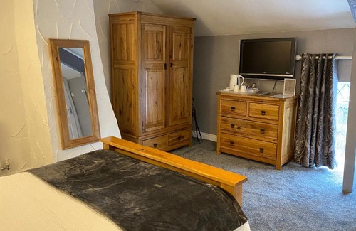 Oulton House | Bridge Farm Hotel