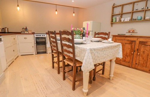 Bishopstone Cottage | BRIDGE STUDIO, pet friendly, with open fire in Broad Chalke