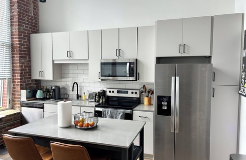 NoDa Apartment | Bright 1 Bdrm Loft Apartment in central Noda