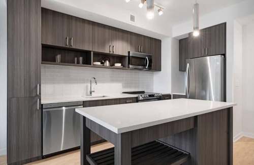 Crystal City Apartment | Bright 1BR | Ideal for Business | Balcony Apartment | Crystal City Arlington | by GLS
