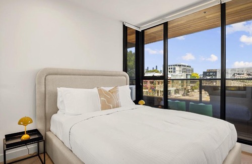 Collingwood North Apartment | Bright 2-Bed Apartment in Fitzroys Heart