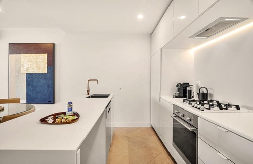 Collingwood North Apartment | Bright 2-Bed Apartment in Fitzroys Heart
