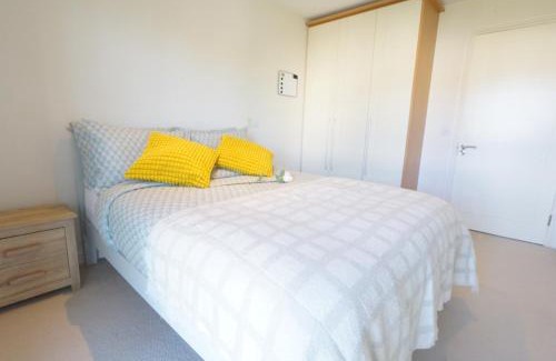 Dundrum Apartment | Bright 2 bedroom apartment with convenient transportation