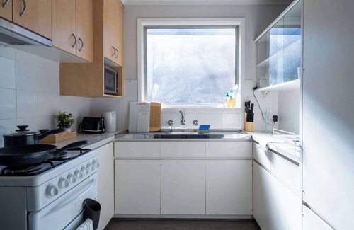 Highton Apartment | Bright 2B Private Yard at Highton
