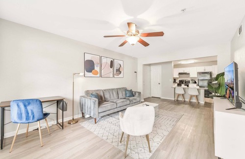 Pleasant Valley Apartment | Bright 2BR King Suite w Gym& close to Downtown