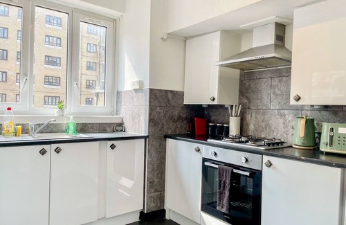 Woodberry Down House | Bright 3 Bed flat with Balcony near Finsbury Park