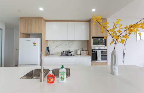 Parramatta CBD Apartment | Bright & Airy 2BR Steps to Station & Westfield