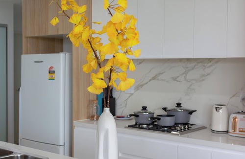 Parramatta CBD Apartment | Bright & Airy 2BR Steps to Station & Westfield