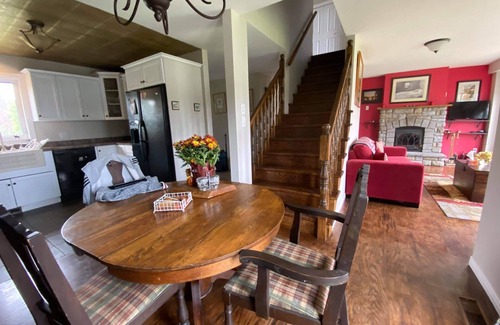North Algona Wilberforce Cottage | Bright airy cottage on Wilson’s baynnBoat and motor available for extra feen