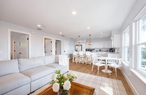 Moss Beach House | Bright and airy beach vacation spot- perfect for families and ocean views