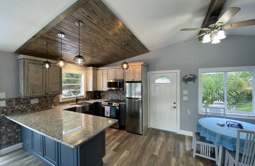 Ozona Apartment | Bright and Airy Ozona on the Gulf