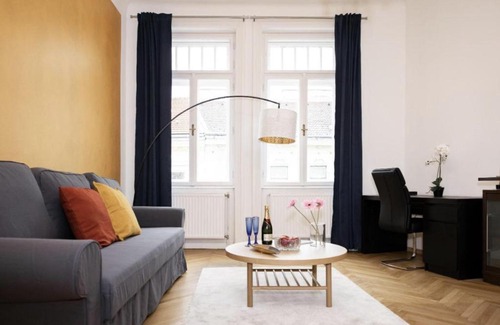 Wahring Apartment | Bright and Calm Apartment - 15 min to Center
