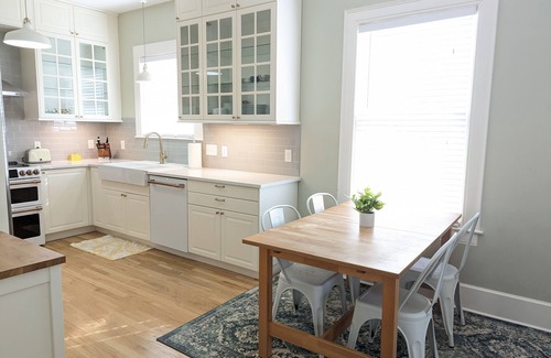 North Loop House | Bright and Elegant Historic Hyde Park Home