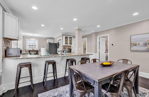 Villa Heights House | Bright and Modern Close to Everything