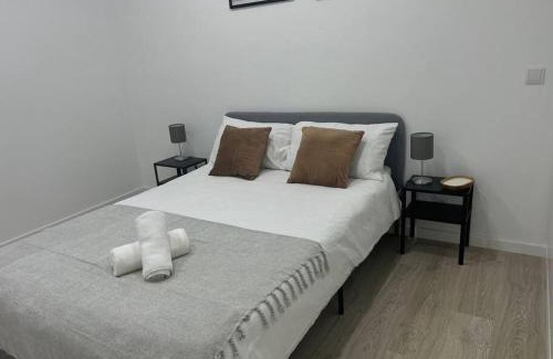 Moita Apartment | Bright and modern flat with air-con and free parking