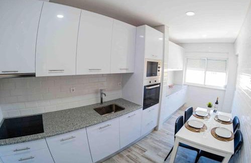 Moita Apartment | Bright and modern flat with air-con and free parking
