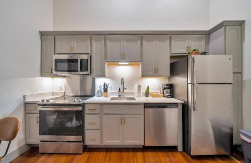 Downtown Louisville Apartment | Bright and Modern Studio in Louisville # 408