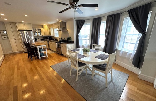 Off Broadway Apartment | Bright and Open 2 Bed 1 Bath (Dog Friendly) Apartment in Broadway Neighborhood