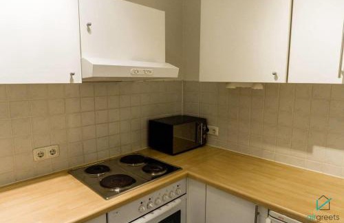 Bogenhausen Apartment | Bright and Quiet Flat with a Balcony