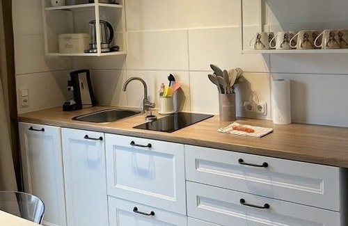 Hamburg-Barmbek Apartment | Bright apartment with a small, functional kitchen and a spacious dining area.
