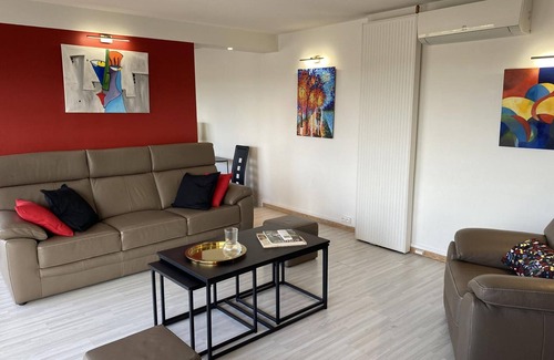 Moulins Apartment | Bright apartment in Moulins with terrace near the center