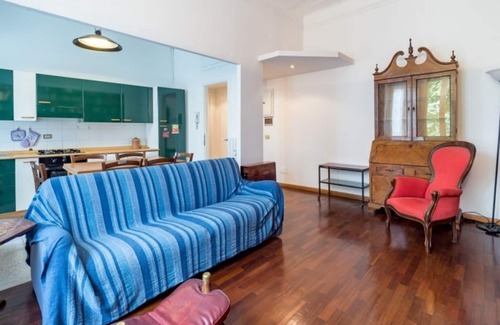 Zona Zara Apartment | Bright apartment in the Villaggio dei Giornalisti area in Milan.