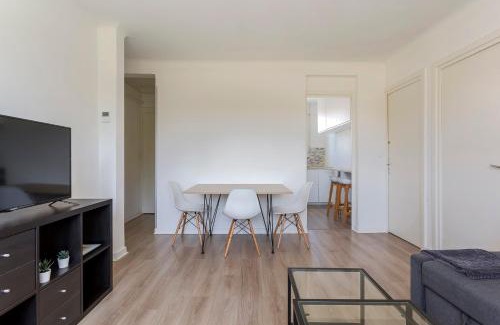 Pierre-Benite Apartment | Bright apartment - South Lyon close to all amenities
