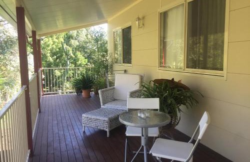 Kelmscott Ski Chalet | Bright & Beautiful Home On The Hills!