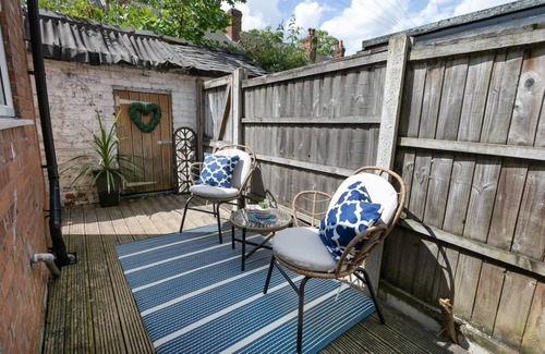 Chesterfield House | Bright Central 2BR Home: WiFi, Garden, Queens Park