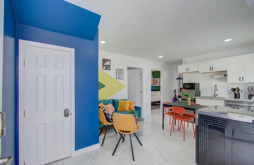 Greater East End Apartment | Bright & Cheerful 2-BD,1-BA Home by Buffalo Bayou