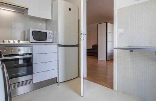 Falca Apartment | Bright & Comfy Flat in Lisbon by LovelyStay