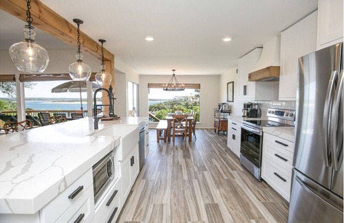 Lakeway House | Bright Cove Bungalow- Charming & Luxe Waterfront home located on Lake Travis