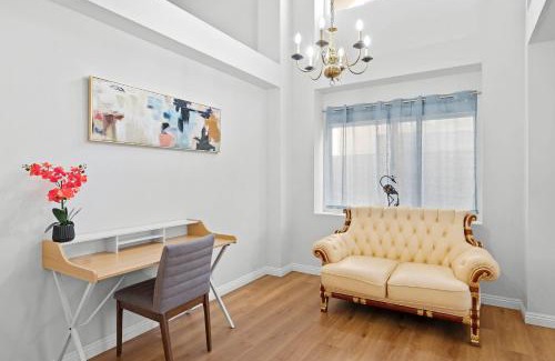 Valinda House | Bright Cozy Home w Full Kitchen Garage Backyard