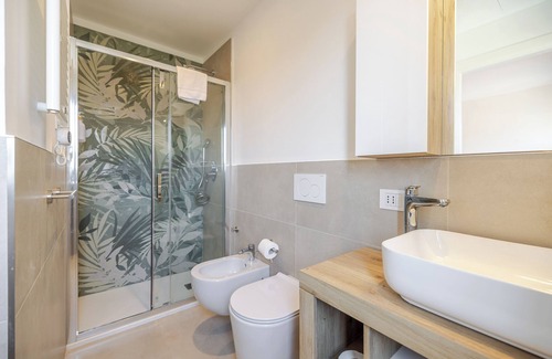 Trezzano sul Naviglio Condo | Bright double room with bathroom -no kitchen- 20 minutes from Milan self chek-in