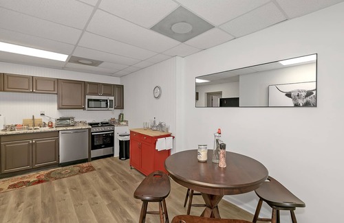 North Decatur House | Bright & Efficient Apartment for Extended Stays!