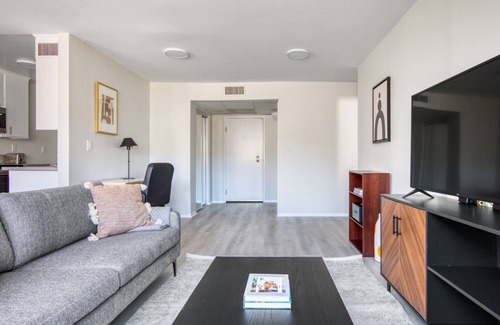 Beverly Grove Apartment | Bright Fairfax 2BR w/Pool, near WF + TJ, Melrose shopping, by Blueground