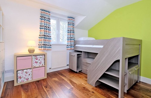Cults House | Bright family Townhouse with stunning views over Royal Deeside