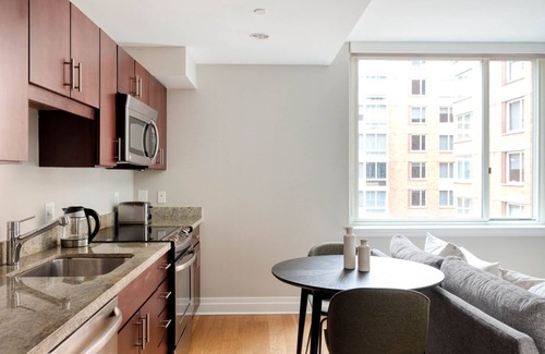 George Washington University Apartment | Bright Foggy Bottom 1BR w/W/D, Pool & Gym, nr Georgetown, by Blueground