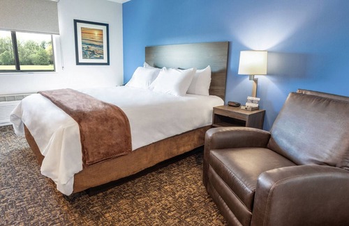 Avondale Hotel | Bright & Inviting Space! Experience The Best of Avondale- Pool Access