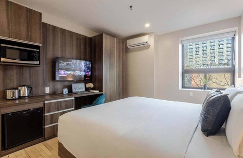 Gay Village Hotel | Bright King – Berri-UQAM Vibe
