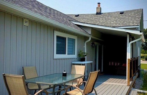 St. Williams House | Bright & Modern Cottage Near Port Rowan, Long Point, & Turkey Point