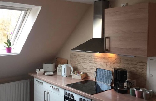 Osterheide Apartment | Bright, modern bungalow attic apartment