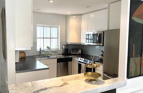 North Miami House | BRIGHT MODERN KEY WEST STYLE 2 BEDROOM TOWNHOUSE WITH DOCK