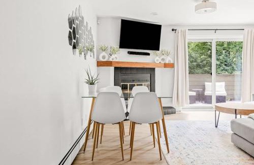 Winding Trail House | Bright & Modern - King Suite - Creekside Trail