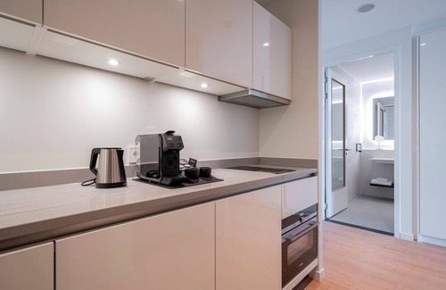 Zuidas Hotel | Bright, Modern Lodging: Fully-equipped Kitchen, Minutes' to Van Gogh Museum!