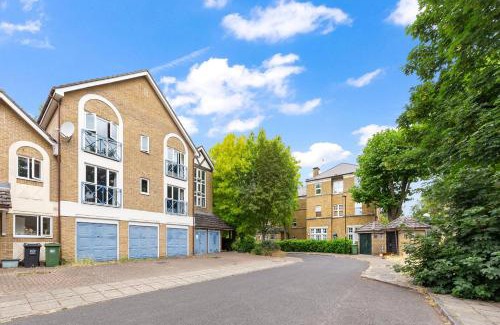 New Cross Apartment | Bright modern suite in Elephant & castle