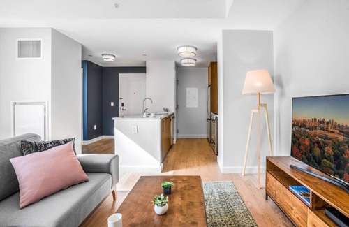 Bay Village Apartment | Bright + Open Back Bay 1BR w/Gym, near the Common by Blueground