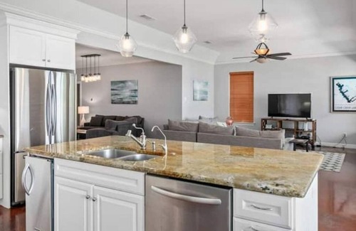Gun Barrel City House | Bright, open concept, lakefront house on open water with amazing sunset views!