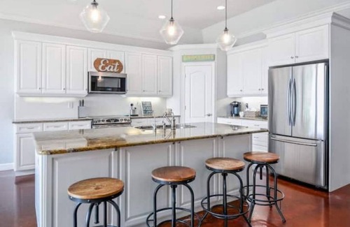 Gun Barrel City House | Bright, open concept, lakefront house on open water with amazing sunset views!